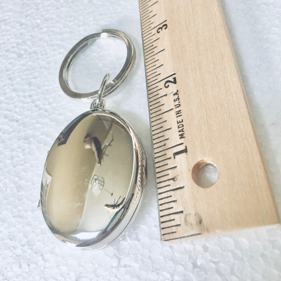Sheridan Hinged Locket key chain in silver plate - Picture 5 of 7